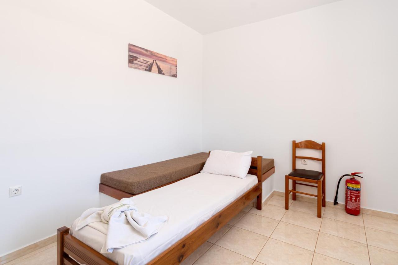 Boggi Apartment Goudhouros Exterior foto