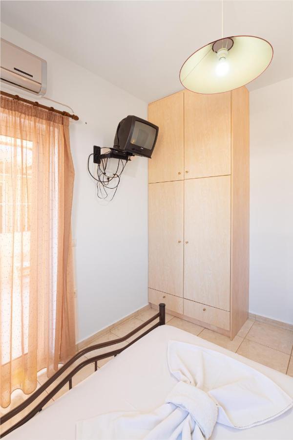 Boggi Apartment Goudhouros Exterior foto
