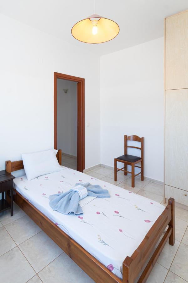 Boggi Apartment Goudhouros Exterior foto