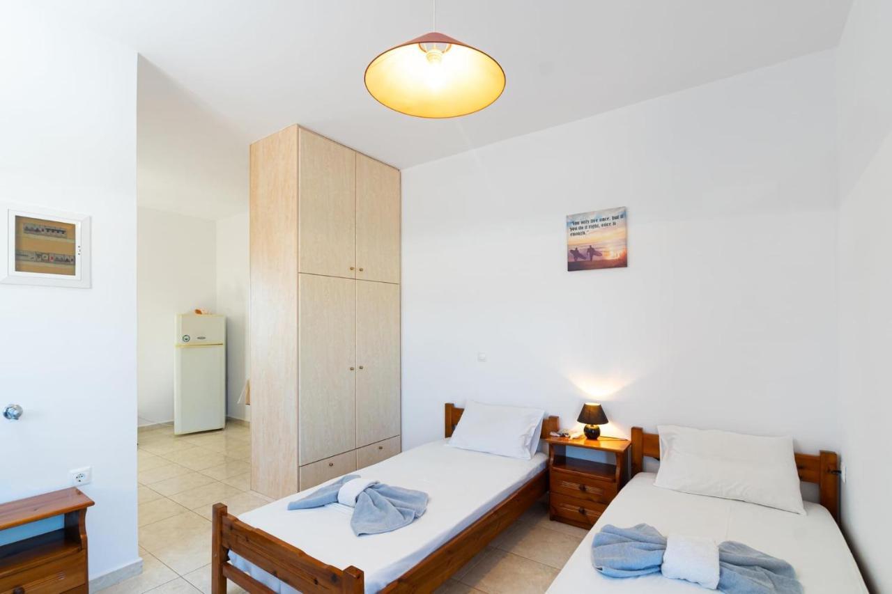 Boggi Apartment Goudhouros Exterior foto
